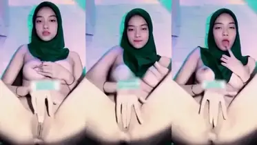 Sarah Jilbab Toket Gede Coli Gila Sendirian Di Kamar